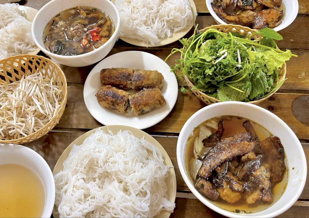 Quán bún chả Trung Phụng